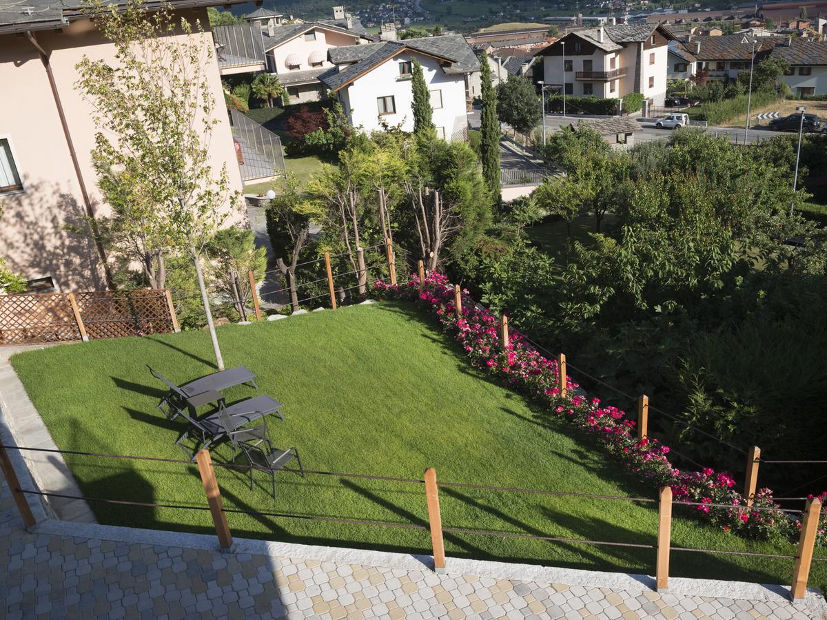 Le Petit Lievre Bed & Breakfast Aosta Exterior photo